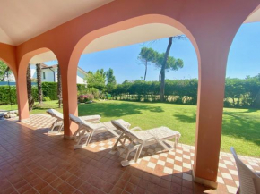 Garden retreat by the sea on Albarella Albarella Isola